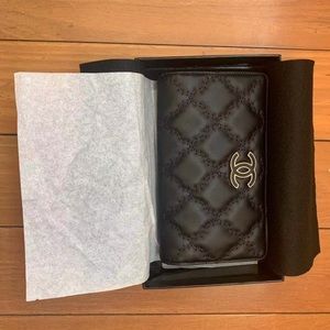 Super awesome Chanel black purse